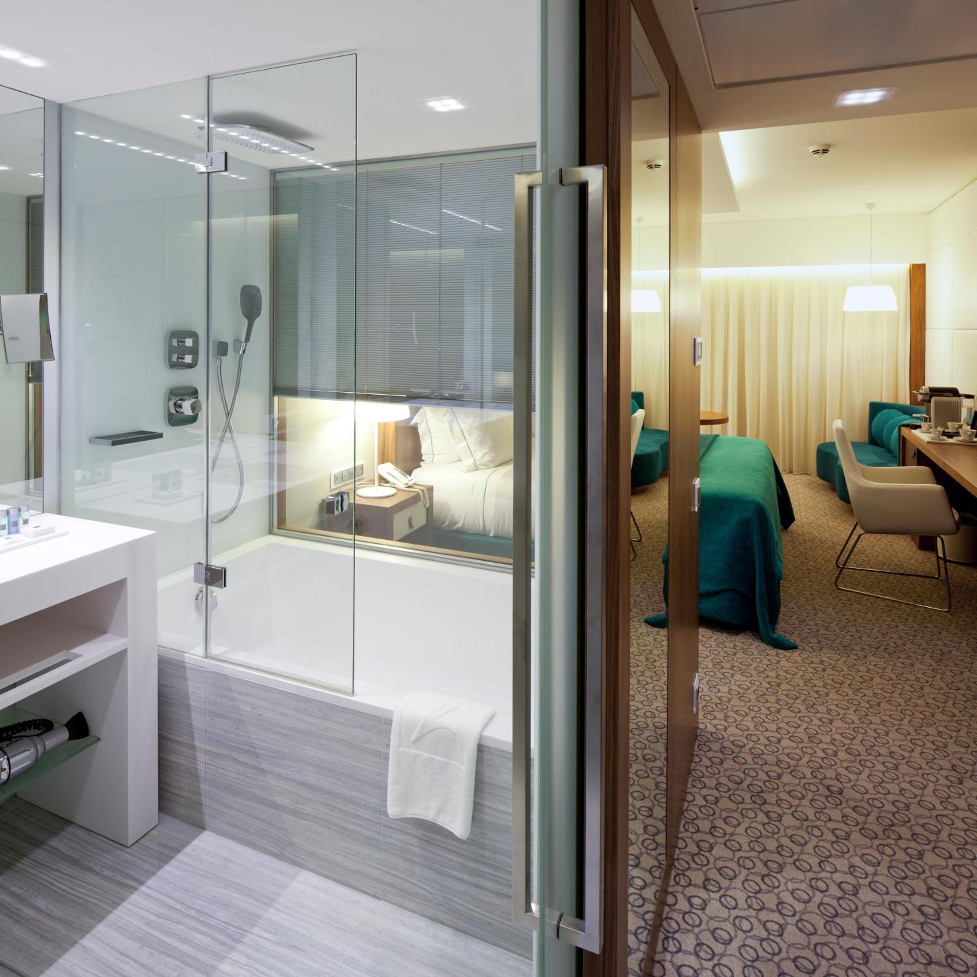 Epic Sana Lisboa Hotel Habitación foto A bathroom with a shower enclosure